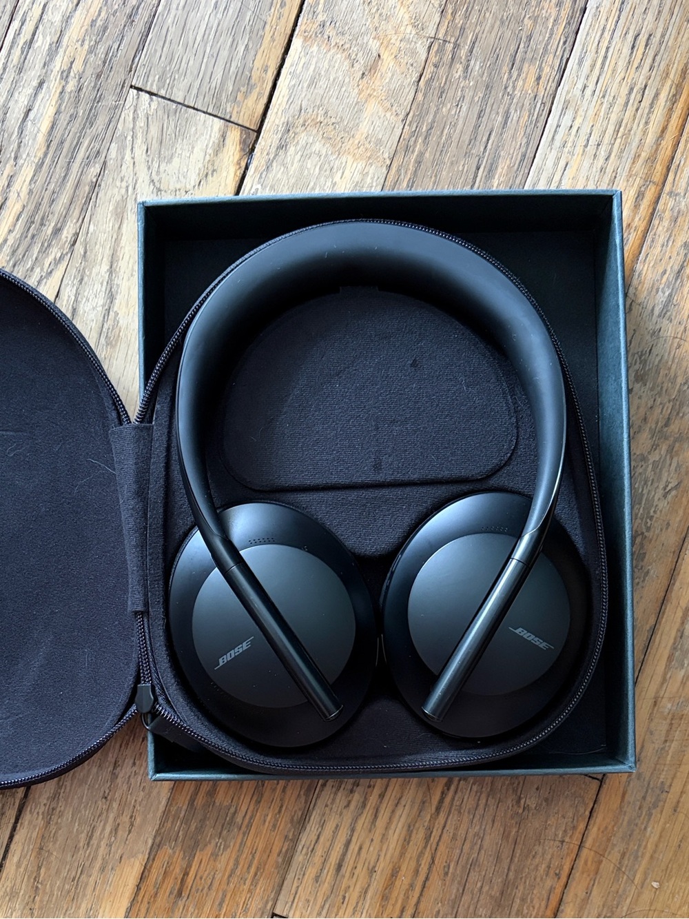 Boise noise cancelling head phones 700 in original box